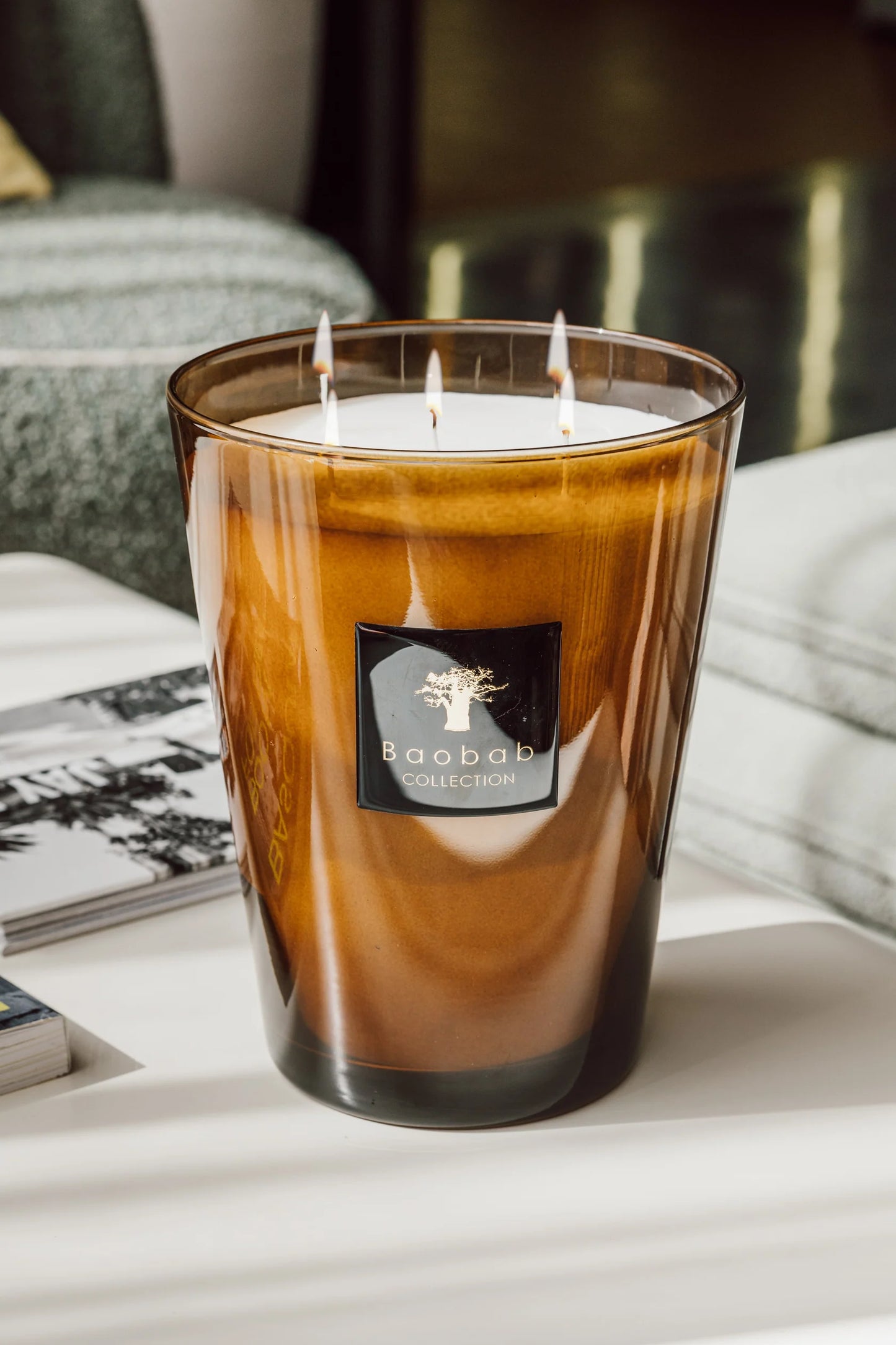 Les Prestigieuses Cuir de Russie Candle